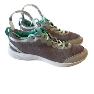 Vionic Women's Agile Fyn Cross Trainer Blue and Grey Sneakers- size 8.5